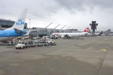 ジュネーブ国際空港の駐機場