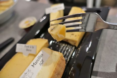 チーズの試食