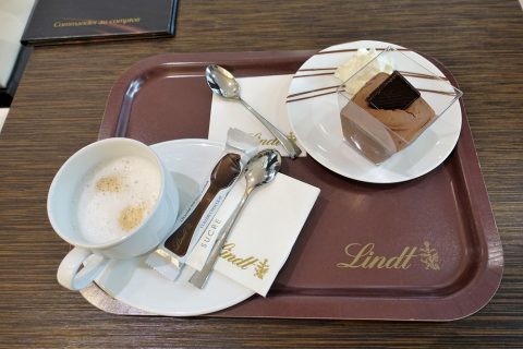 lindt-lyon／ケーキとカプチーノ