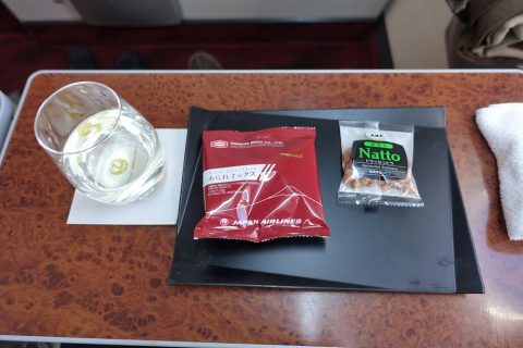 jal-firstclass-domestic-drinks／おつまみ