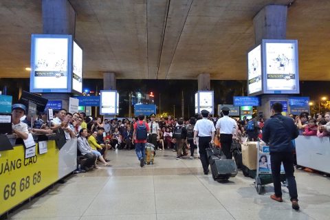 ho-chi-minh-airport／出口の出迎え