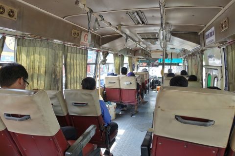 ho-chi-minh-bus／ボロボロの車内