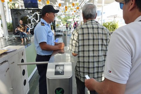 saigon-water-bus／改札を通る