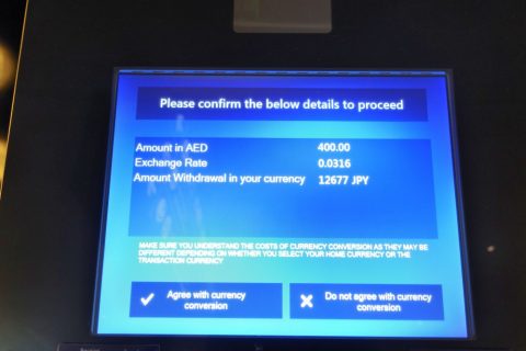 dubai-airport-ATM-money-exchange／金額の確認