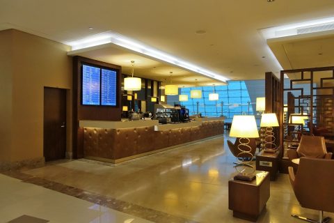 dubai-firstclass-lounge-A／Barエリア