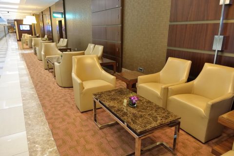 dubai-firstclass-lounge-A／ソファー