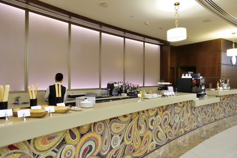 dubai-firstclass-lounge-A／Barカウンター