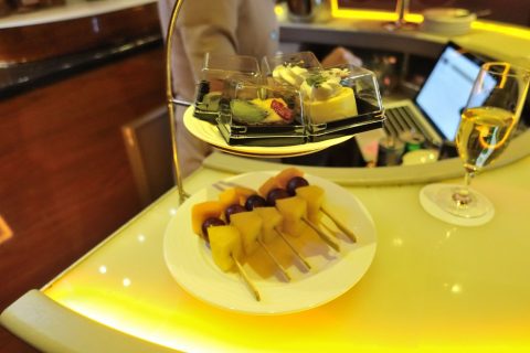 emirates-firstclass-a380／Barのおつまみ