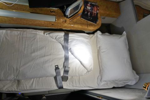 emirates-firstclass-a380／ベッドの寝具