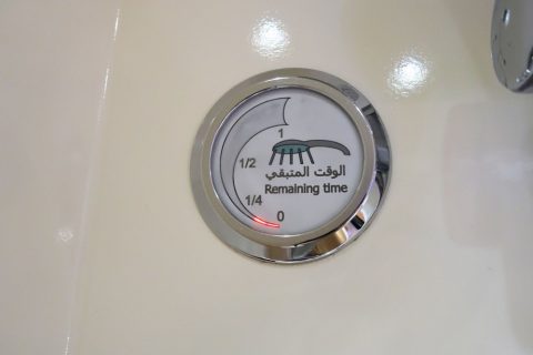 emirates-firstclass-a380／シャワーのメーター少ない