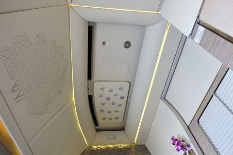 emirates-firstclass-b777-new-seat／天井