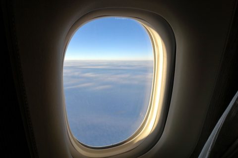 emirates-firstclass-b777-new-seat／夕焼けの窓