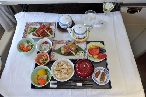 emirates-firstclass-b777-new-seat／和朝食