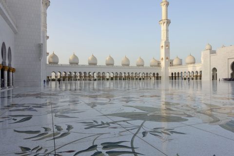 Sheikh-Zayed-Mosque／中庭の広さ