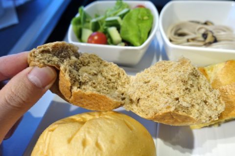 キャセイパシフィックビジネスクラス成田～香港／パンの味