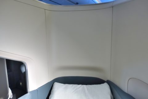 cathaypacific-businessclass-a350／ベッドの頭の部分