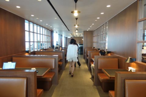 the-deck-cathaypacific-lounge／テーブル席