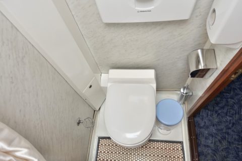 トイレ／オケアン号リュークス