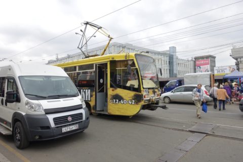 irkutsk-tram／停留所の乗降り