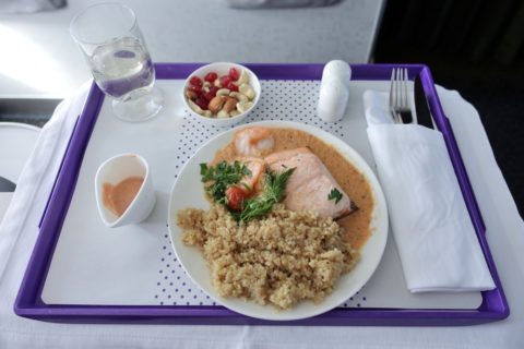 s7-airlines-businessclass／メインの魚料理