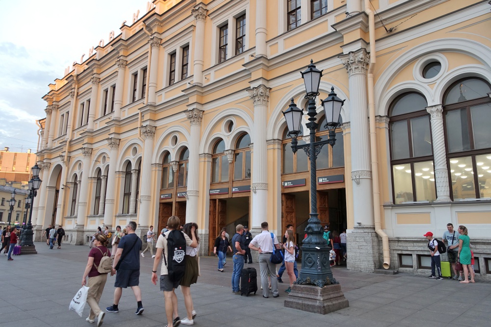 モスコフスキー駅 からロシア鉄道に乗車 駅構内の施設をチェック