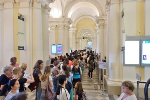 St-Petersburg-Hermitage-museum／エントランスの行列