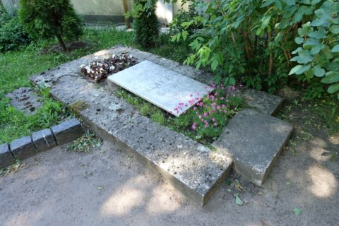 Tikhvin-cemetery・チャイコフスキー石版