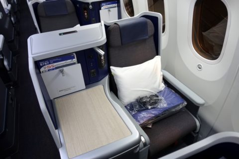 ANA-businessclass-b787-10／窓側