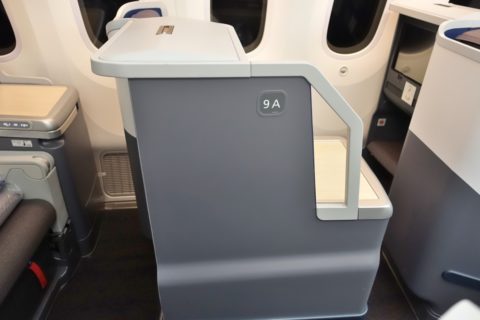 ANA-businessclass-b787-10／パーティション