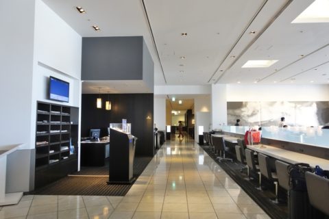 ANA-lounge-narita-satellite5／通路