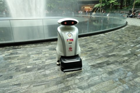 singapore-jewel／お掃除ロボット