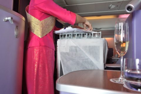 thaiairways-a380-businessclass／機内食の配膳