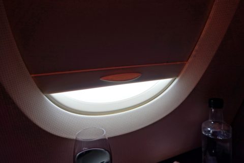 thaiairways-a380-businessclass／窓の庇