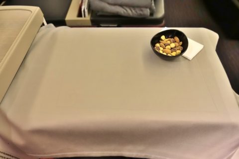 turkish-airlines-businessclass-b777／テーブルクロス