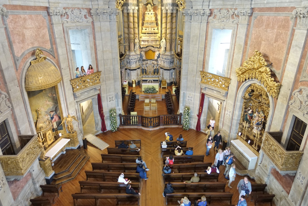 ポルト クレリゴス教会 大理石の祭壇が見事 塔にも登れる