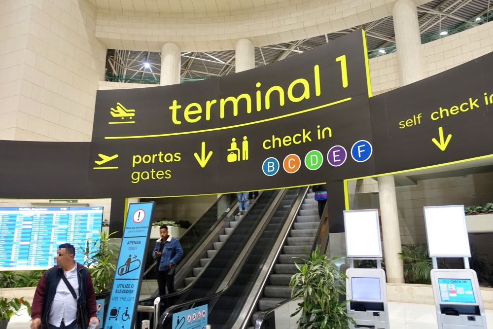 リスボン国際空港アクセスとターミナル 免税店をチェック