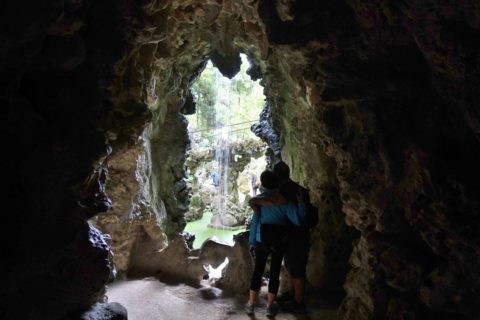quinta-da-regaleira／洞窟から池へ