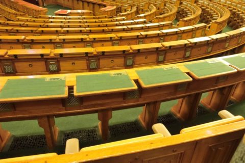 hungary-national-assembly/本会議場の座席