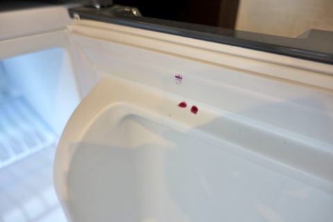 曽根崎Luxe-Hotel／冷蔵庫の汚れ